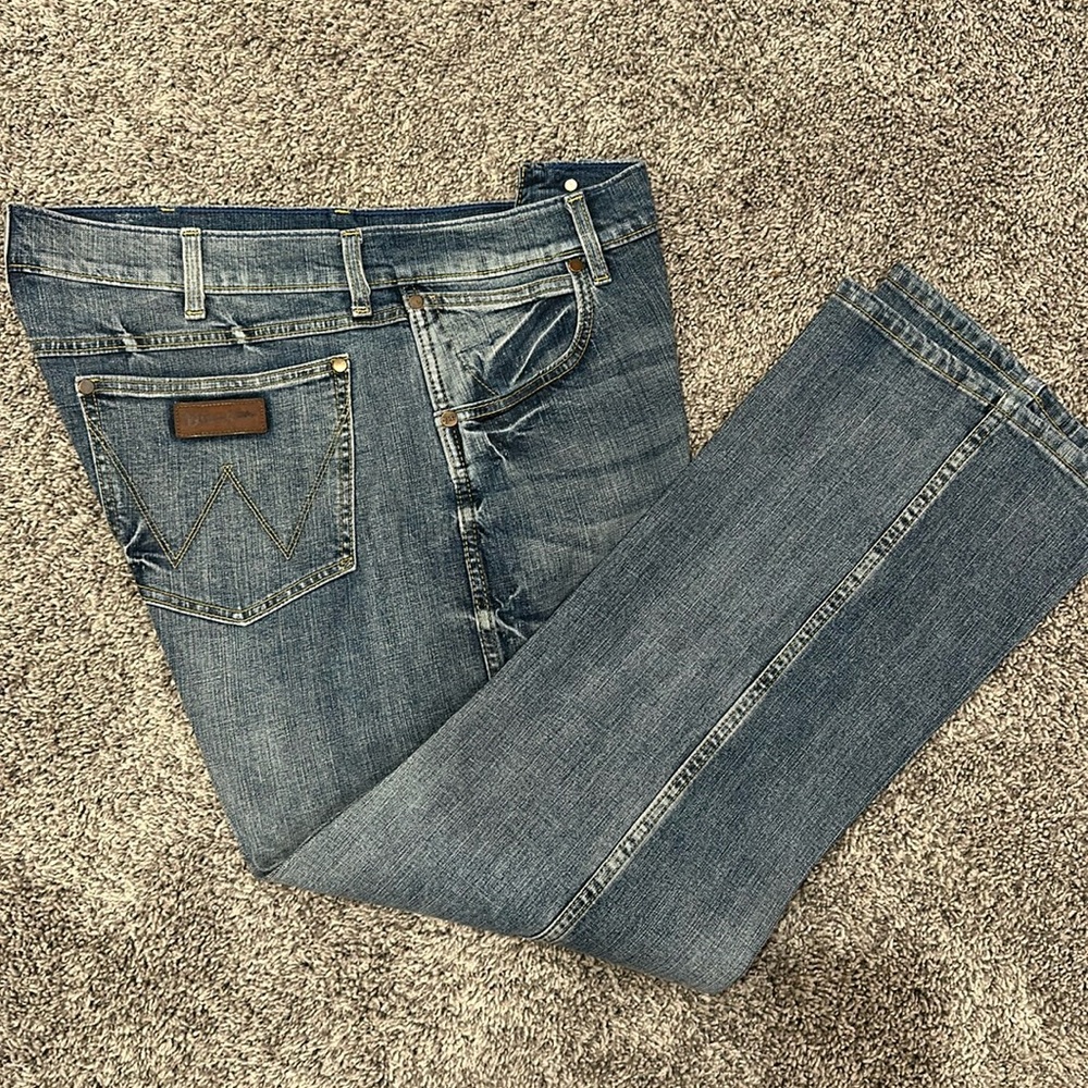 Men’s Light Wash Wrangler Jeans